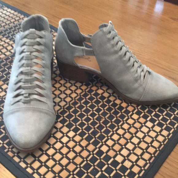 Ankle boots with buckle - Picture 2 of 6